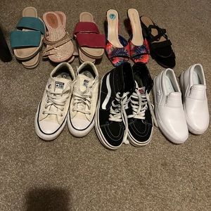 They are different sizes mainly medium or like a size 7-7.5 in women’s shoes.